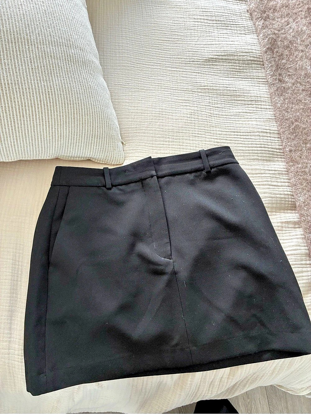 Aritzia Chisel Skirt Black Mini Skirt Like New